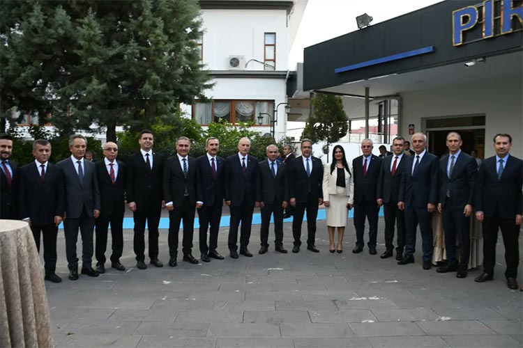 Adana’mızda yeni göreve başlayan Valimiz Sayın Yavuz Selim Köşger’i ziyaret ederek hayırlı olsun dileklerinde bulundular