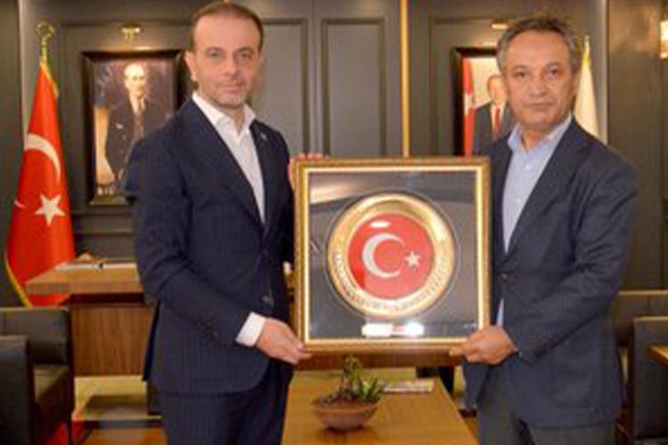 Müteahhitlerin Adana Merkezli Bir Federasyon Çatısı Altında Bir Araya Gelmesini Önemsiyorum.